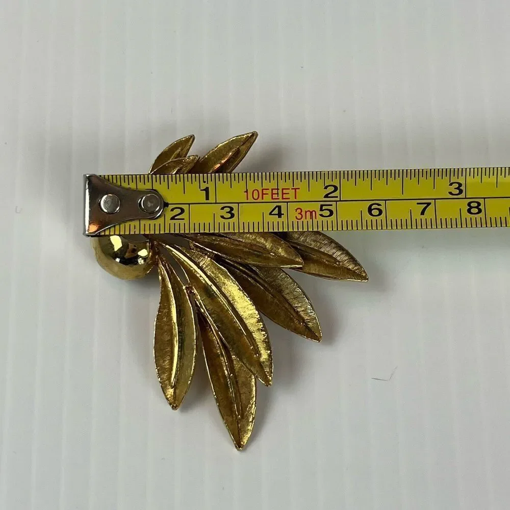 Vintage Flower Feather Texture Brooch Gold Tone Pin